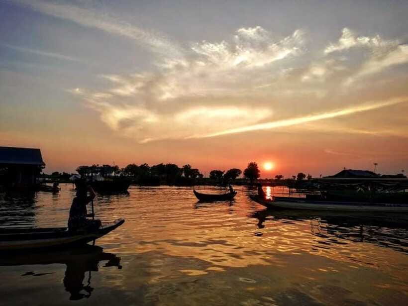 Floating Village and Tonlé Sap Sunset Tour - Watching the lake widen toward sunset