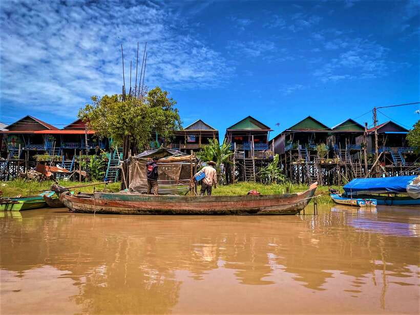 Floating Village-Mangroves Forest Tonle Sap Lake Boat Tour - Reading Kampong Phluk from the water