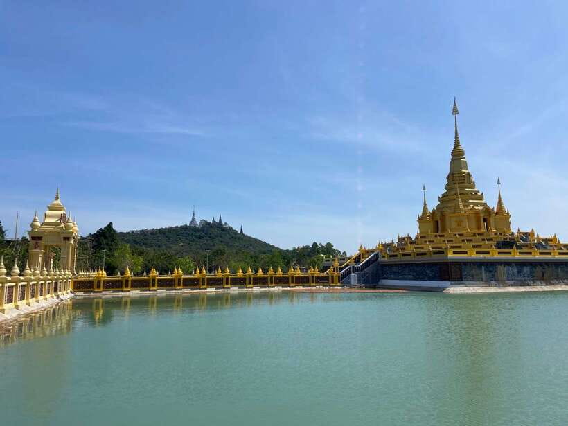 From Phnom Penh: Oudongk Mountain and Koh Chen Island Tour - Meeting Buddhist nuns at the religious center
