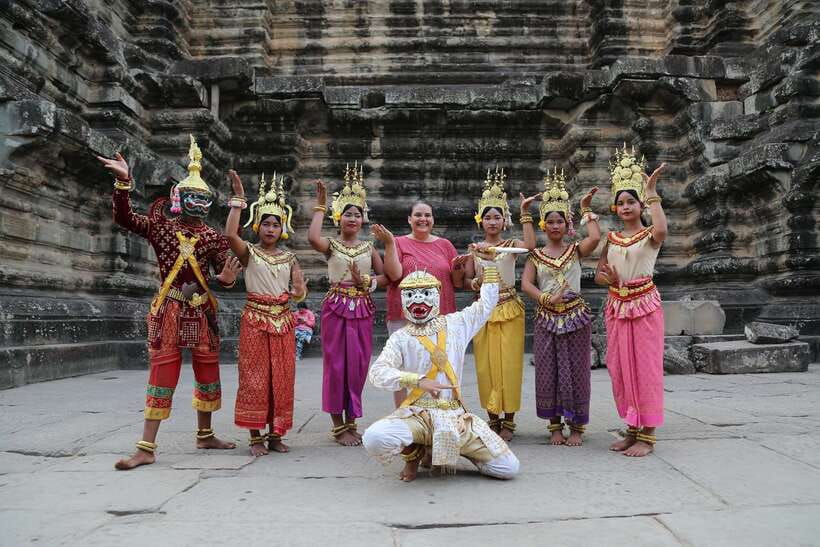 From Siem Reap: Angkor Wat Full-Day Private Tour & Sunrise - Lunch, local food, and the ride back