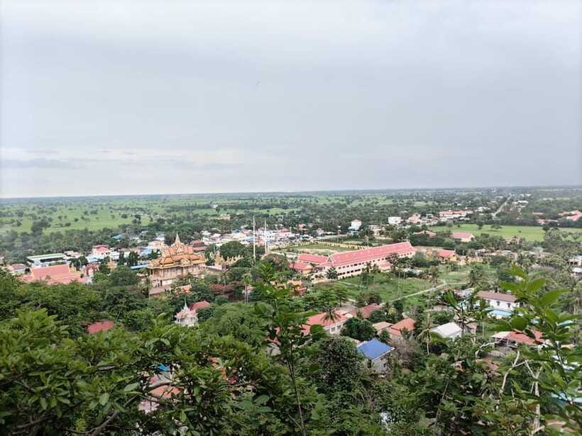 From Siem Reap: Battambang Day Trip Return or to Phnom Penh - Watching the Bat Cave fill the evening sky