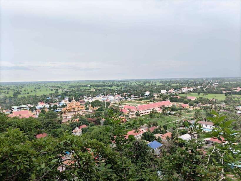 From Siem Reap: Battambang Day Trip Return or to Phnom Penh - Remembering the dead at Samrong Knong