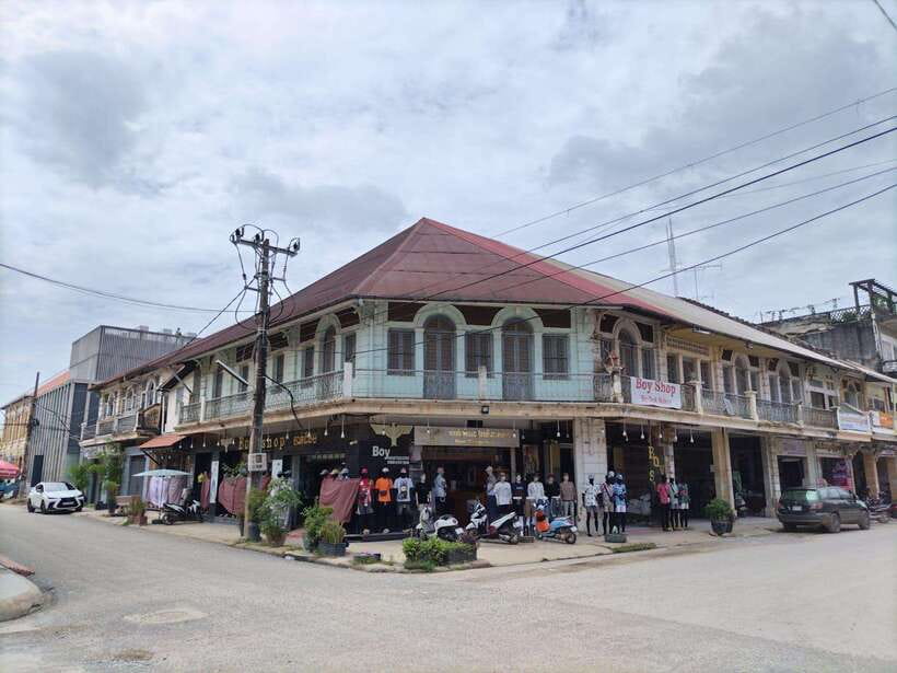 From Siem Reap: Battambang Day Trip Return or to Phnom Penh - Lunch and the pleasures of a flexible private tour