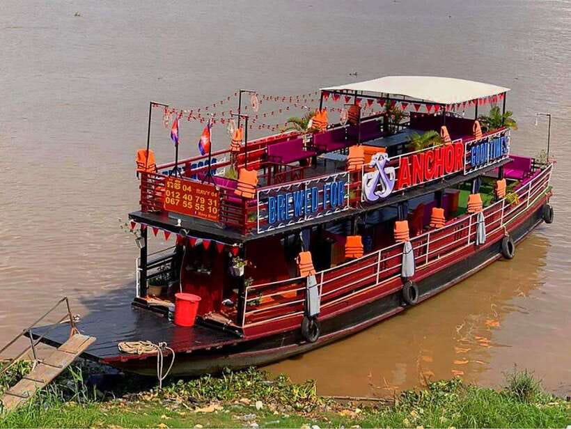 From Siem Reap: Floating Village Tour by Boat - Seeing Kompong Phluk from a motorized boat