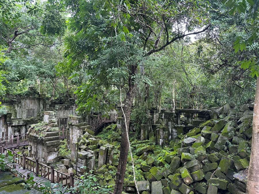 From Siem Reap: Half-Day Tour to Beng Mealea Temple - Dress and preparation for the temple