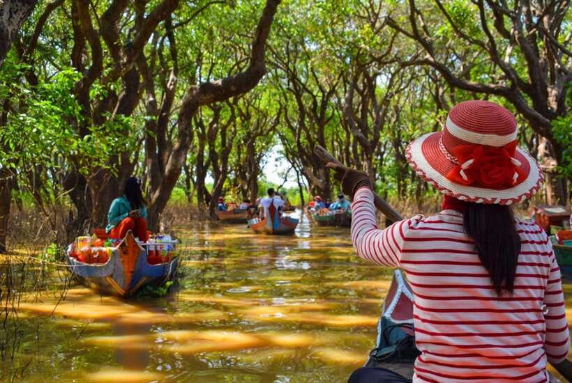 From Siem Reap: Kampong Phluk Floating Village Tour by Boat - Walking among the tall stilted houses