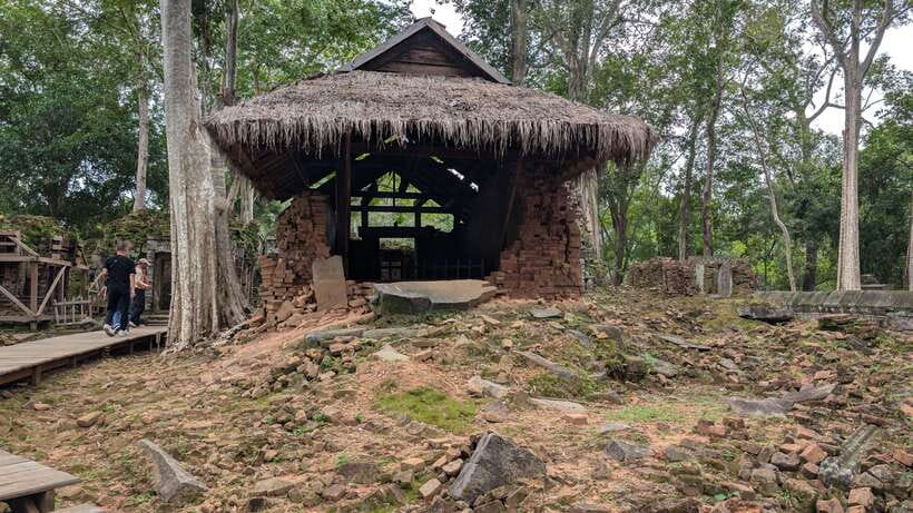 From Siem Reap: Koh Ker and Beng Mealea Private Day Tour - Lunch and the useful pause in the middle