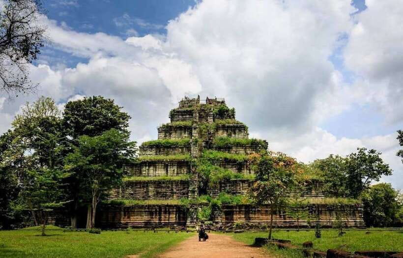 From Siem Reap: Koh Ker and Beng Mealea Temples Tour - What the guide adds to the day