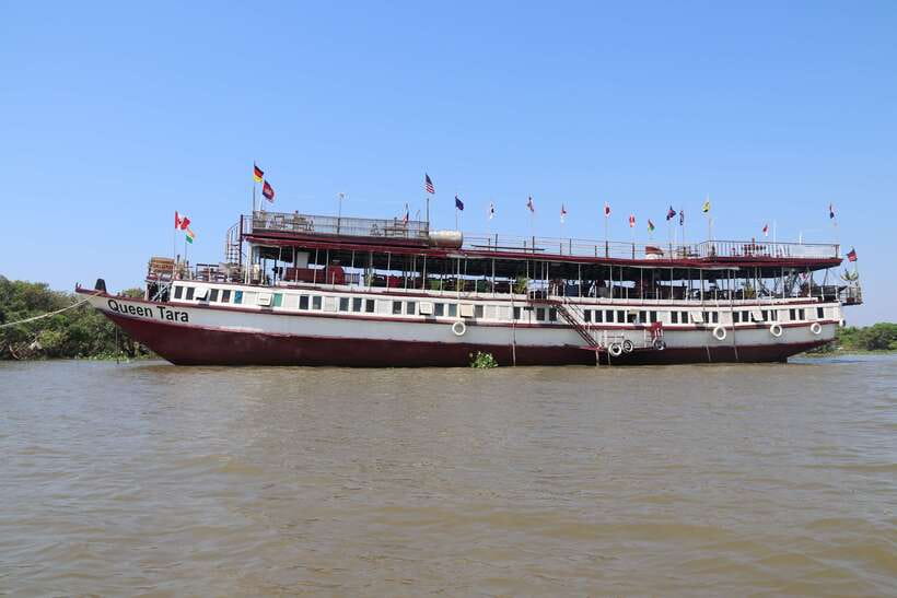 From Siem Reap: Tonle Sap Floating Villages Tour - Queen Tara turns lunch into part of the outing
