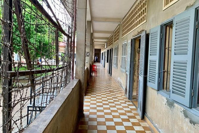 Full-Day Amazing Phnom Penh City Tours - Royal Palace: an elegant first hour