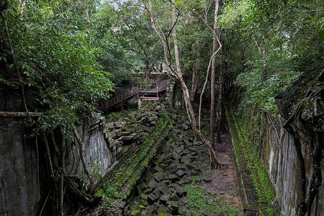 Full Day Banteay Srei Beng Mealea and Koh Ker Small Group Tour - Preah Dak and the palm cake welcome
