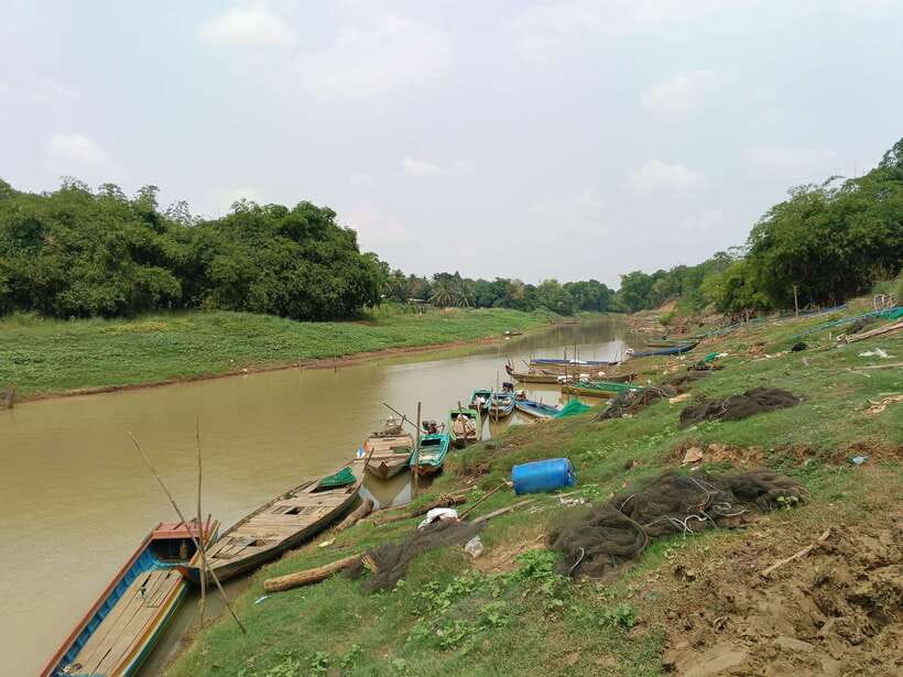 Full-day: Handicraft, Bamboo train, Killing cave, Bat Cave - Colonial Battambang and Ta Dambong Kro Aung