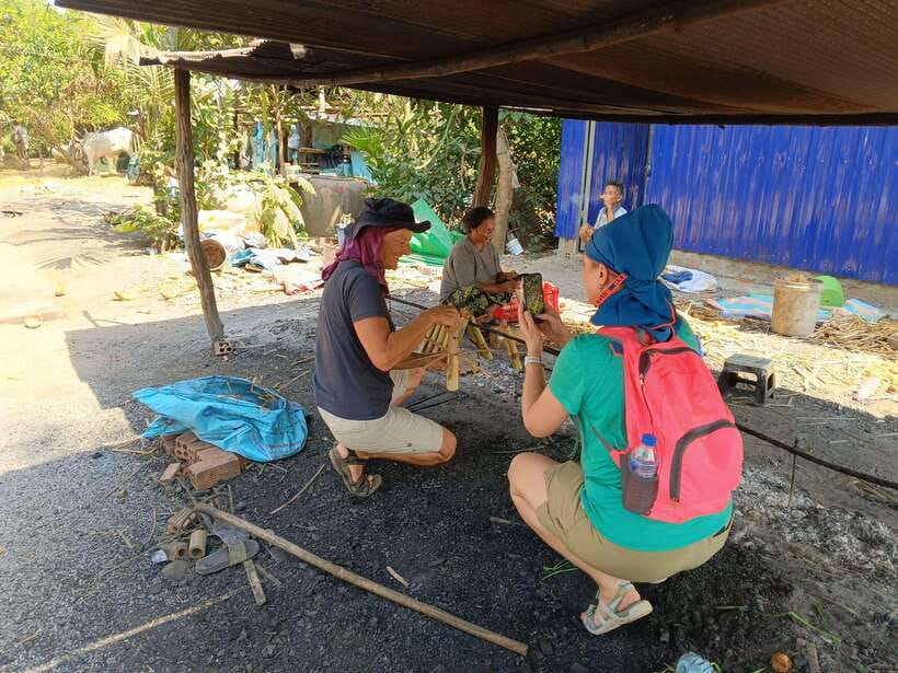 Full-day: Handicraft, Bamboo train, Killing cave, Bat Cave - Suspension bridges, farms, and villages along the Sangke River