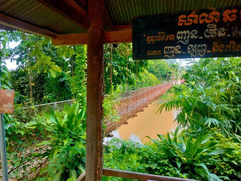 Full-day: Original bamboo train, Wat Banan, Phnom Sampov - Riding the original bamboo train at Ou Srauo Laou