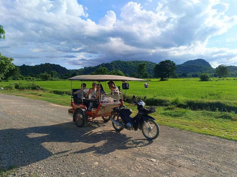 Full-day: Original bamboo train, Wat Banan, Phnom Sampov - Climbing the ancient stairs at Wat Banan