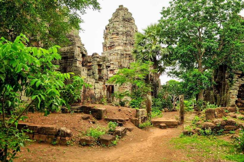 Full-day: Original bamboo train, Wat Banan, Phnom Sampov - Battambang’s civic center and the Tadam Bong story