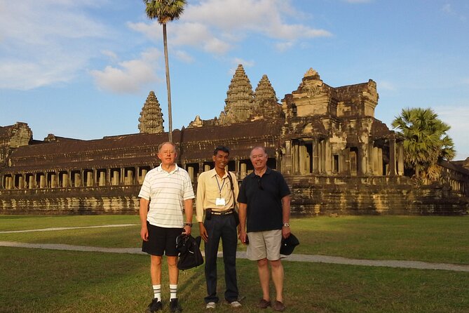 Full-Day private Tour with Sun Rise in Lost City & Angkor Wat from Siem Reap - The South Gate and Angkor Thom