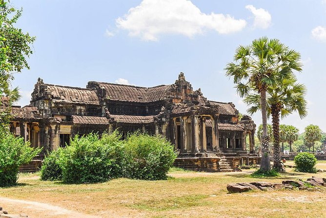 Full-Day Temples of Angkor Small Group Tour - The 4:30 am start and the road to Angkor Wat