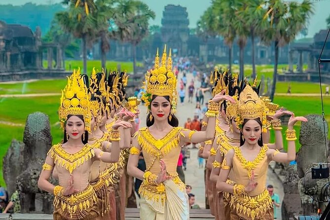 Full-Day Temples of Angkor Small Group Tour - Bayon Temple and its serene stone faces