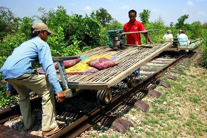 Full Day-Tour: Handicraft, Bamboo train, Killing cave. Bat cave - Wat Samrong Knong and the Well of Shadows