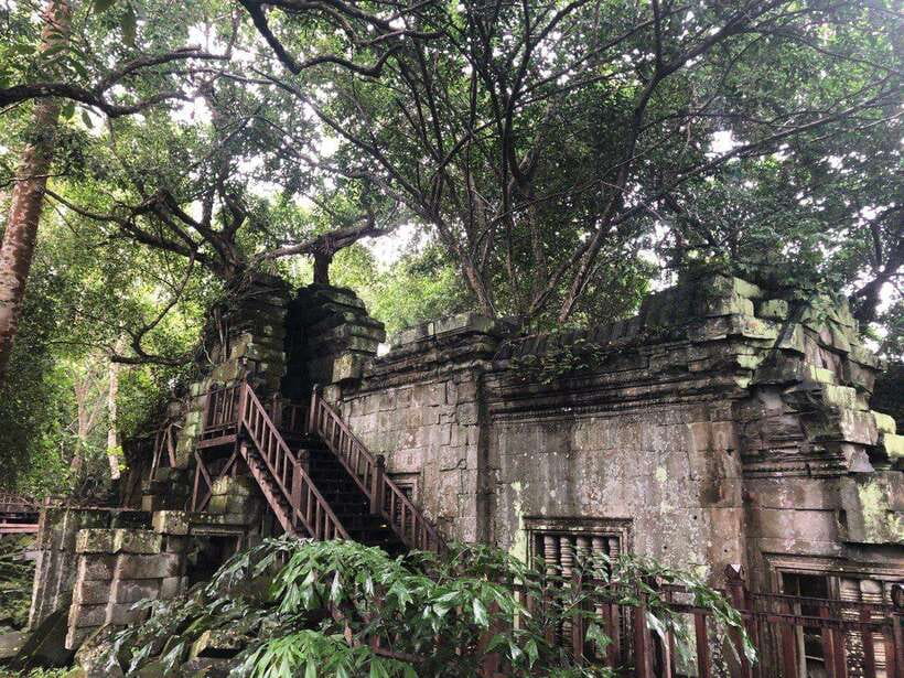 Full-Day Tour to Banteay Srey, Beng Melea & Kulen Mountain - Guides, driving, and the private format