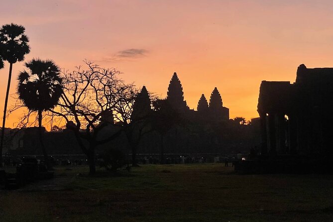 Golden Hours: Angkor wat sunrise photography tour with a pro! - What the private format adds