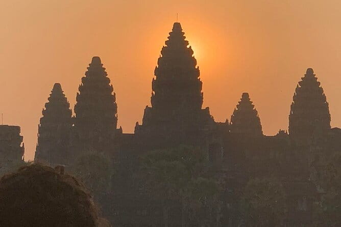 Golden Sunrise at Angkor Wat Private Guided Tour - What the private price includes