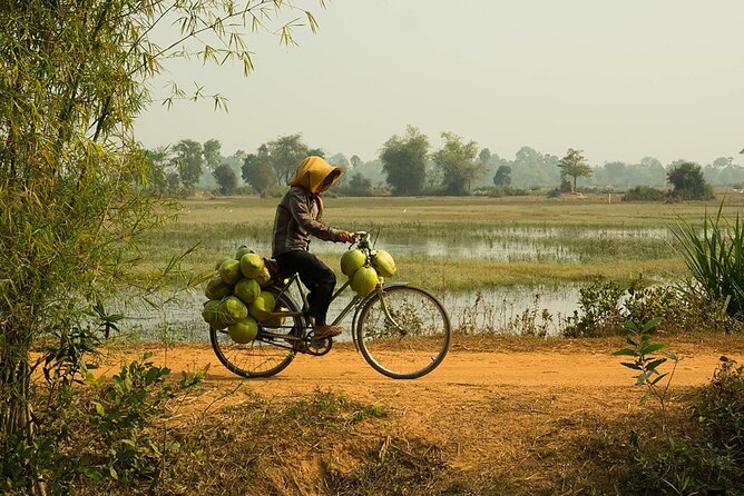 Grand Tour-Ek Phnom. Baset. Bamboo Train. Wat Banan. Phnom Sampov - The Bamboo Train: fun, simple, and separately priced