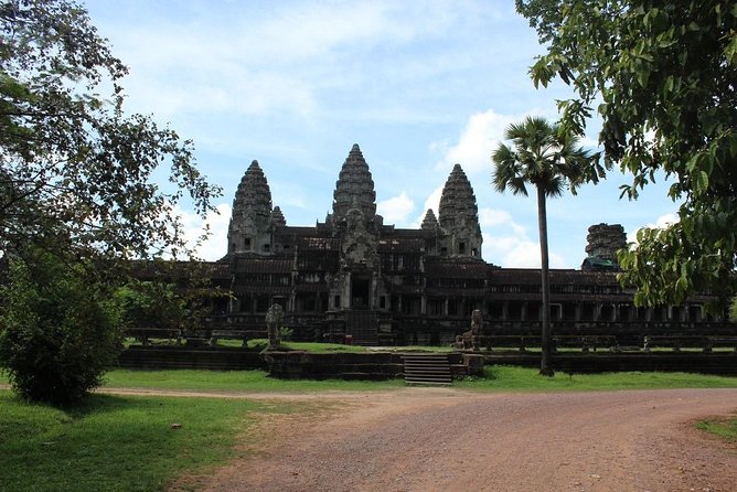 Half Day Tour- Angkor Wat, Ta Promh, Bayon Temple - The driver, guide, and pace