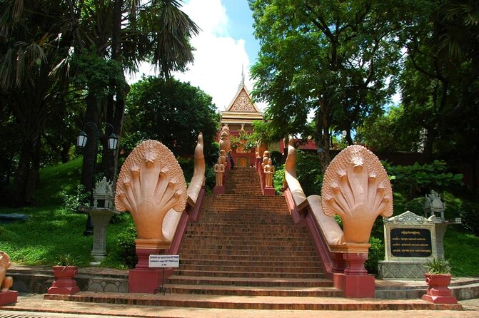 Half Day Tour to Royal Palace, Wat Phnom & Independent Monument - Starting at the Royal Palace in Phnom Penh