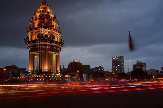Half Day Tour to Royal Palace, Wat Phnom & Independent Monument - What the private format is worth