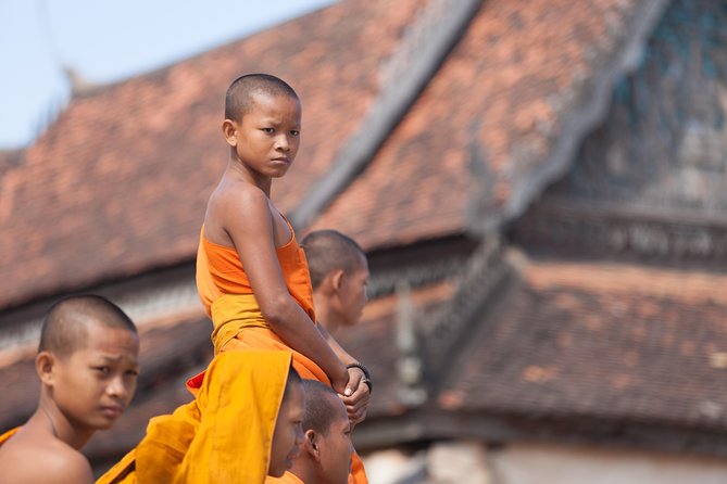 Half Day War Museum Siem Reap Killing Fields and Artisans Angkor - Transport, timing, and the small practical details