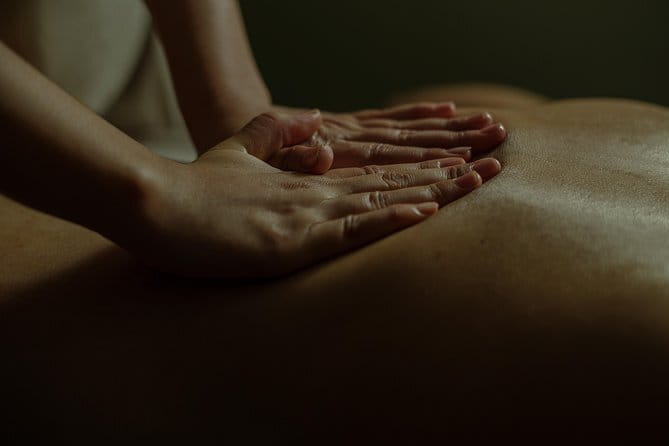 Head, Back and Shoulder Massage in Phnom Penh - Why this massage fits a Phnom Penh day