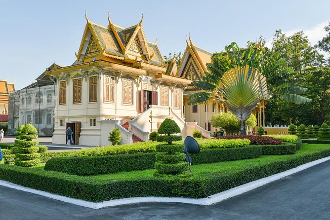 Hidden Phnom Penh City Tour, Royal Palace, Wat Phnom - Finishing at Wat Botum Park