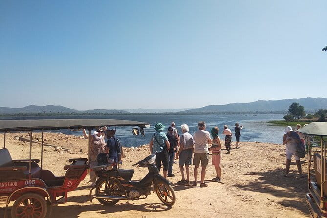 Kampot Classic Tour & Kayaking at the Green Cathedral with lunch - Lunch by the river at Bopha Prey Kampot