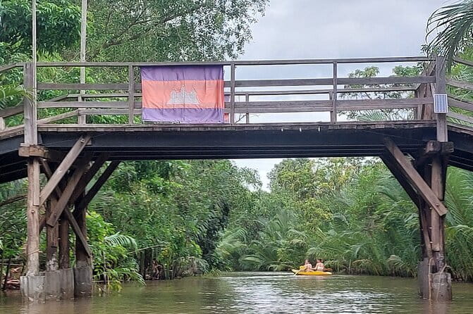 Kampot Classic Tour & Kayaking at the Green Cathedral with lunch - Phnom Chhngok and its cave temple