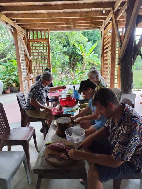 Kampot Countryside: Authentic Khmer Cooking Class - From Kampot streets to a local market
