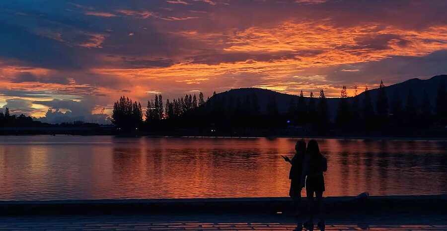Kampot: Sunset Walking Tour - Lotus Pond and the quieter side of town