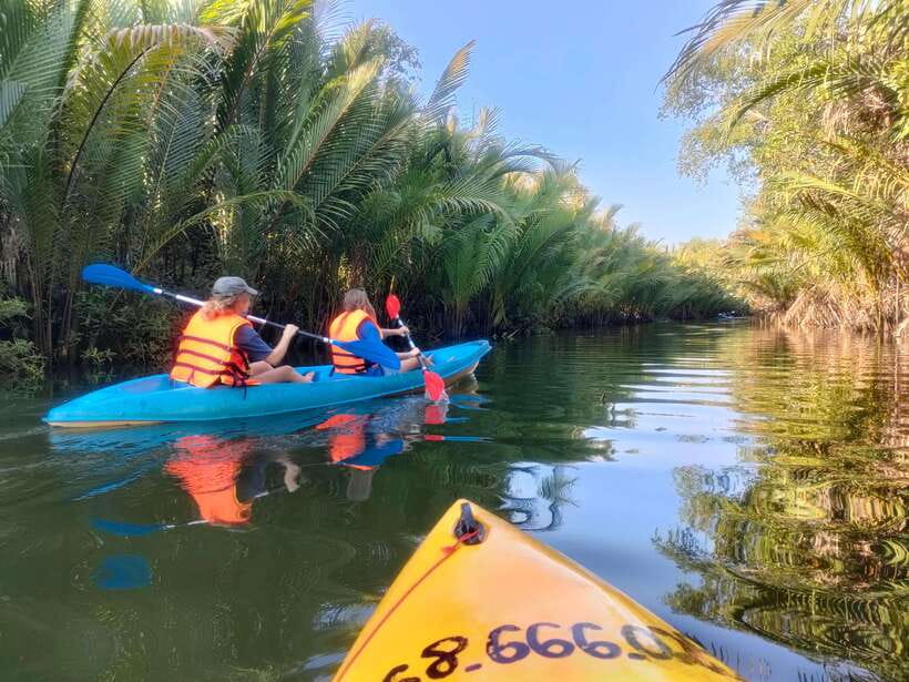 Kayaking tour around green cathedral - The guide can shape the whole experience