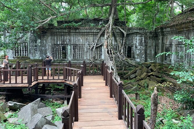 Kbal Spean, Banteay Srei, Beng Melea & Rolous temples Tour - Kbal Spean: carvings in a forest stream