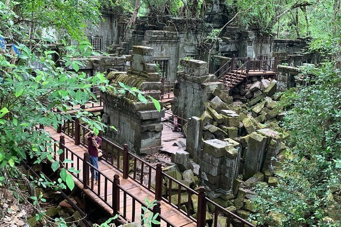Kbal Spean, Banteay Srei, Beng Melea & Rolous temples Tour - Banteay Srei: small scale, remarkable detail