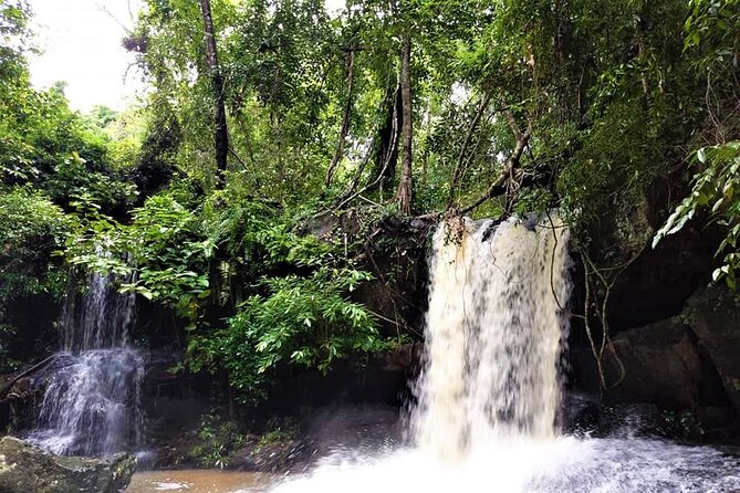 Kbal Spean Trekking Tour with Banteay Srei and Landmine Museum - What the guide and driver add to the day
