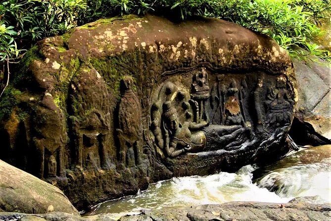 Kbal Spean Trekking Tour with Banteay Srei and Landmine Museum - Banteay Srei: small scale, extraordinary detail