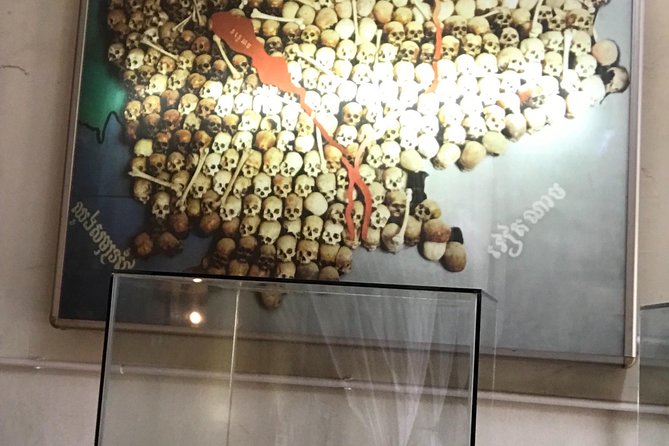 Khmer Rouge, genocide museum &killing field tour - A 15-minute ride to Russian Market