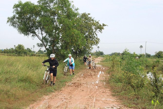 Killing Field & Paddy Rice Fields Tuk Tuk Adventure - Fitness, clothing, and useful planning tips