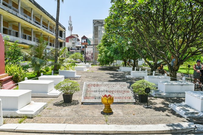 Killing Fields and Prison S21 Bus Tour - Morning or Afternoon: Which Departure Works Better?