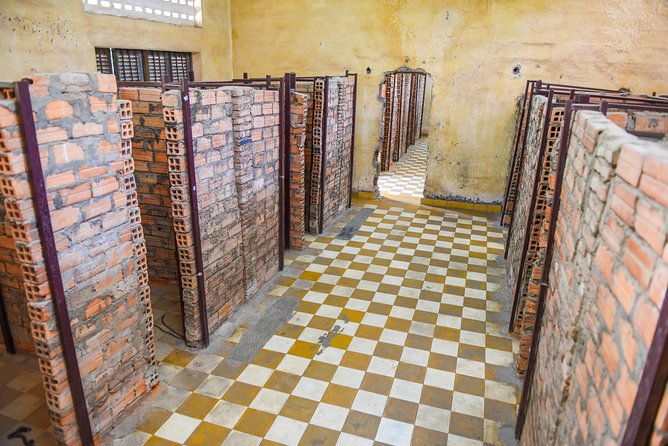 Killing Fields and Prison S21 Bus Tour - Tuol Sleng: Entering Prison S21