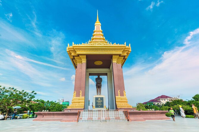 Koh Dach Silk Island and Phnom Penh Full Day Private Tour - Royal Palace and Silver Pagoda: Phnom Penh’s grand center