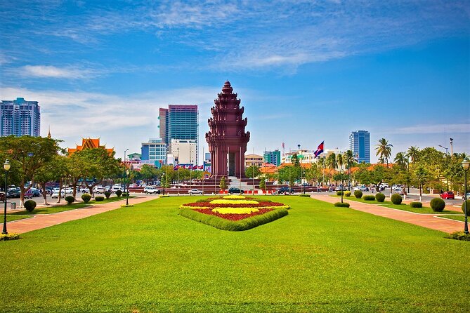 Koh Dach Silk Island and Phnom Penh Full Day Private Tour - Wat Phnom and Wat Ounalom explain the city’s spiritual side