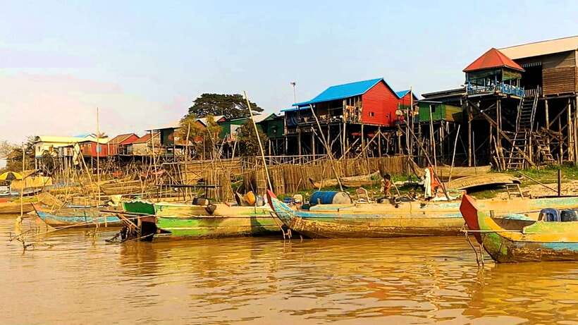 Kompong Phluk and Tonlé Sap Lake: Half-Day Tour - Boarding the boat for 1.5 hours on Tonlé Sap